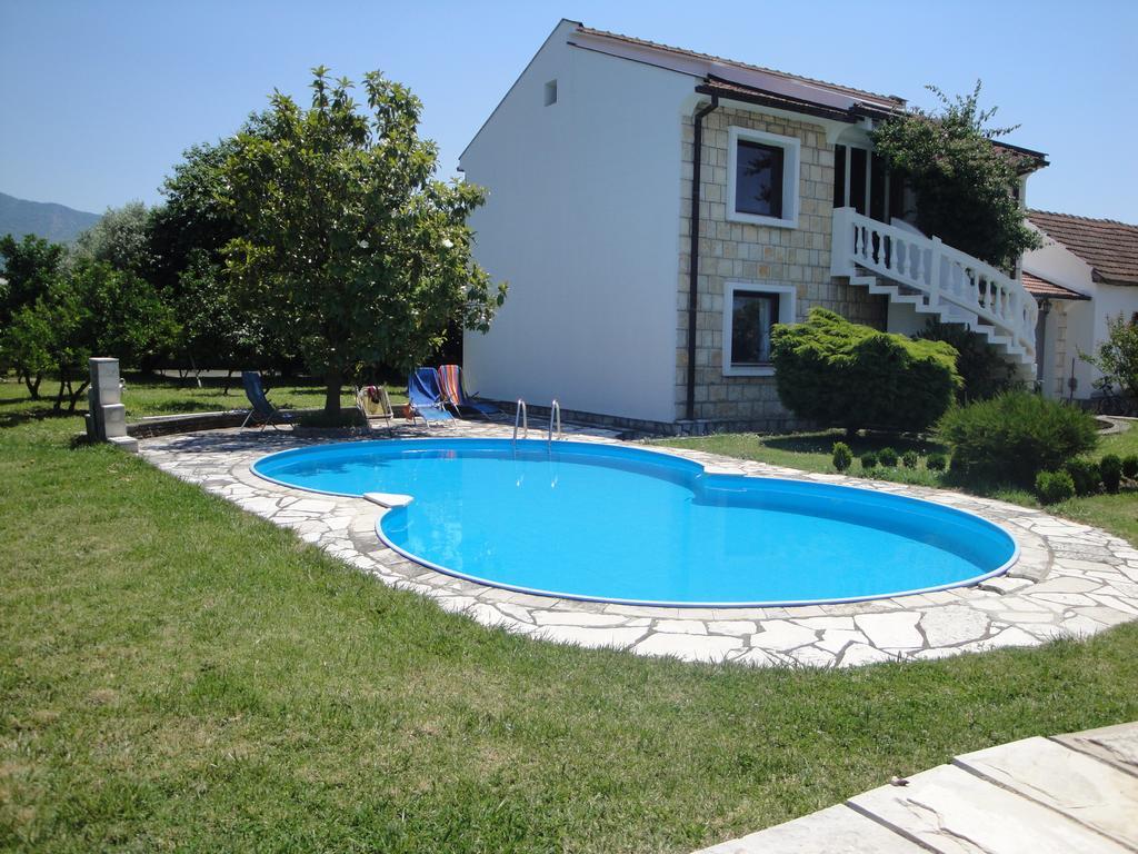 فيلا Leisure House Jovovic بار الغرفة الصورة